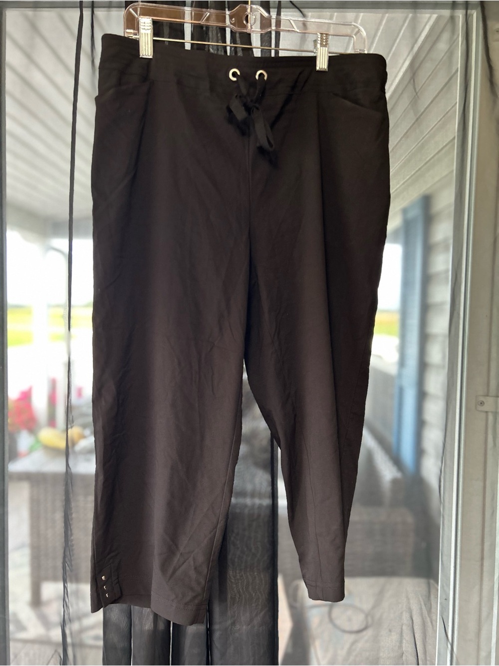 Women's Black Drawstring Capri Pants